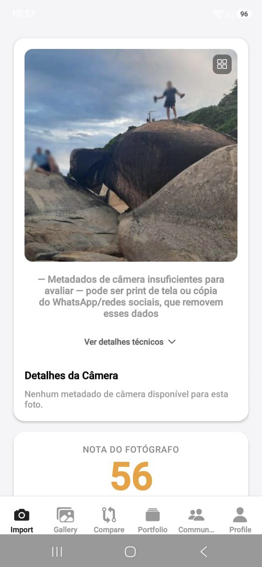 PhotoEvolve — Photo analysis with photographer score (App screen 1 of 4)